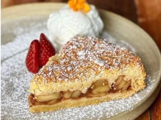 Homemade Apple Crumble Cake